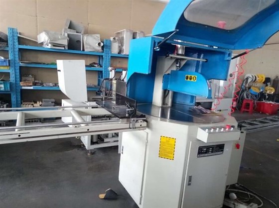 任意角度鋁型材切割機(jī)