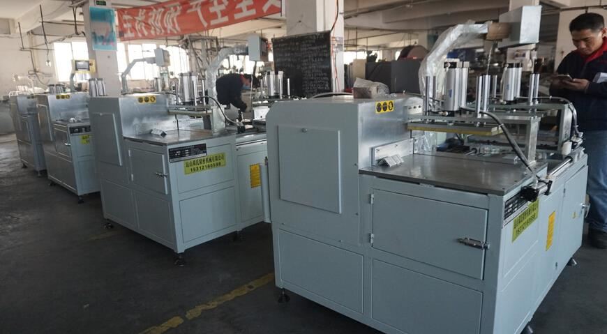 【常州】新能源汽車配件銅條全自動切割機(jī)，單次鋸切4根，黃總隨即訂購