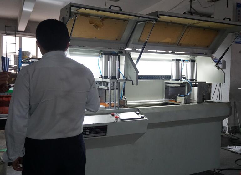 【四川】鄧氏DS-A450-3分離式切鋁機(jī)，鋸切汽車配件用異性空心、實心鋁棒